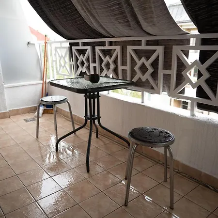 Mm Near Center, Free Parking *