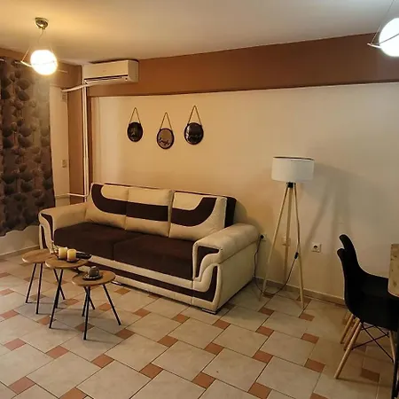 Mm Near Center, Free Parking