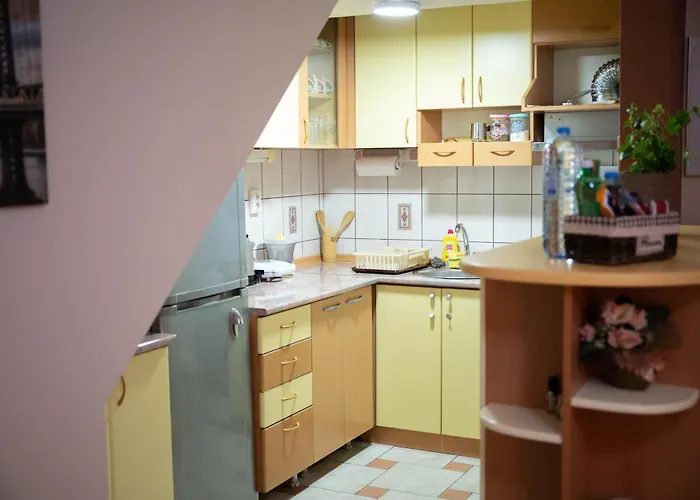 Mm Near Center, Free Parking *