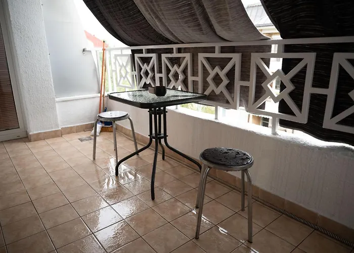 Mm Near Center, Free Parking *