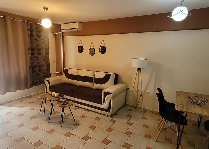 Mm Near Center, Free Parking